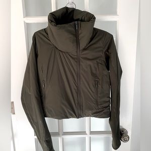 Lululemon Cropped Puff Jacket Size 4 Moss Green